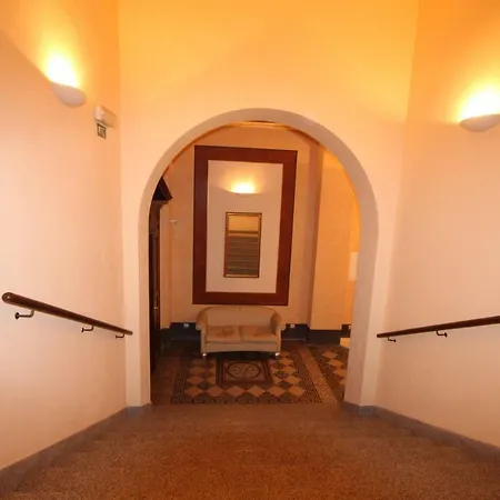 Hálkova 5 Appartamento Praga