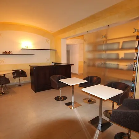 Hálkova 5 * Praga