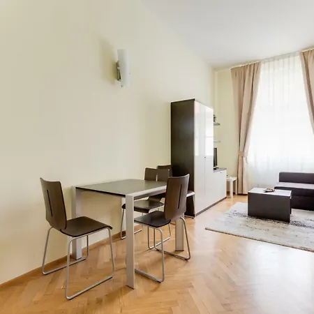 Hálkova 5 * Praga