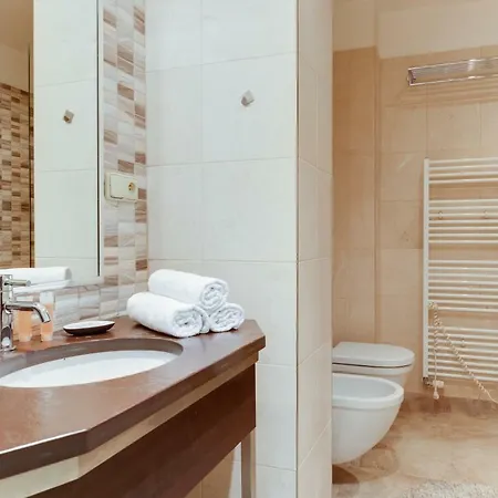 Hálkova 5 * Praga