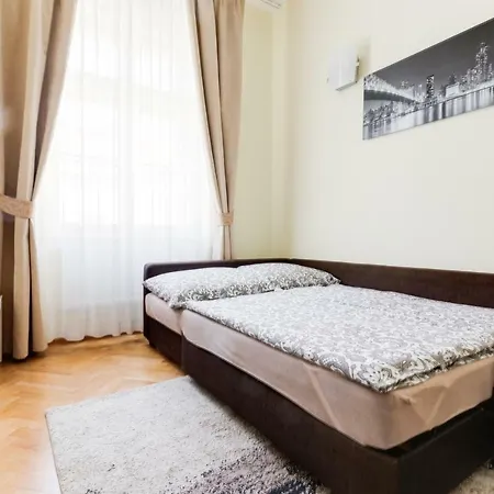 Hálkova 5 Appartamento Praga