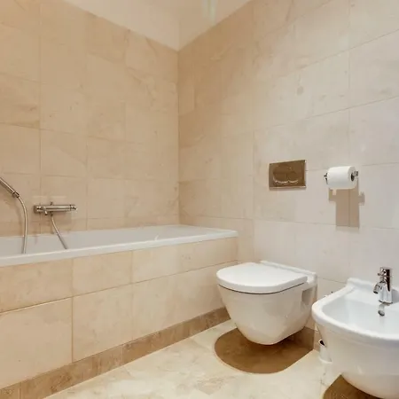 Hálkova 5 * Praga