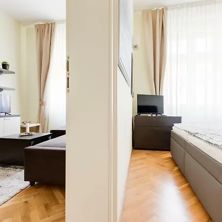 Hálkova 5 * Praga